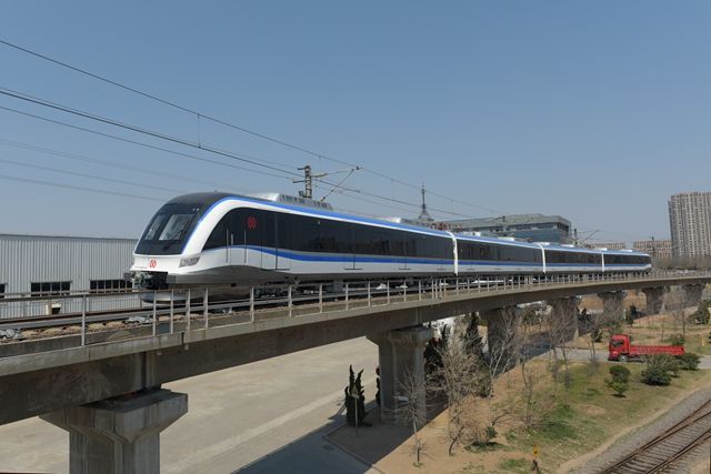 (人民日报客户端记者 潘俊强 摄)3月31日,温州市域铁路s1线时速140