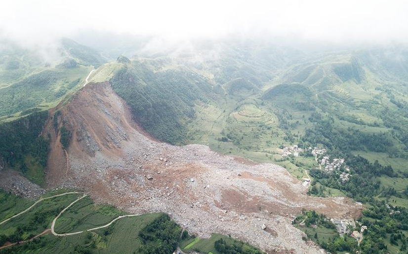 贵州纳雍山体崩塌灾害现场已致17人死亡尚有18人失联