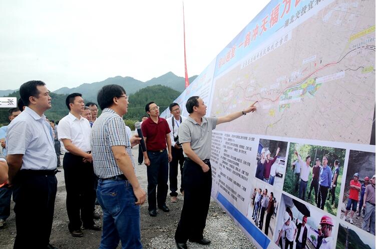 鹤峰建设绿色大通道激活经济大动脉