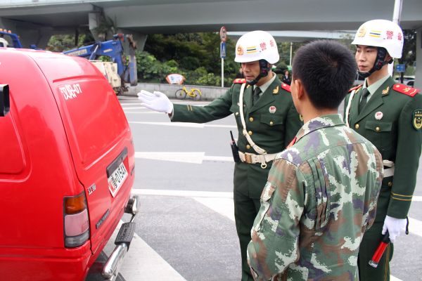 驻汉部队警备司令部联合纠察军人军车