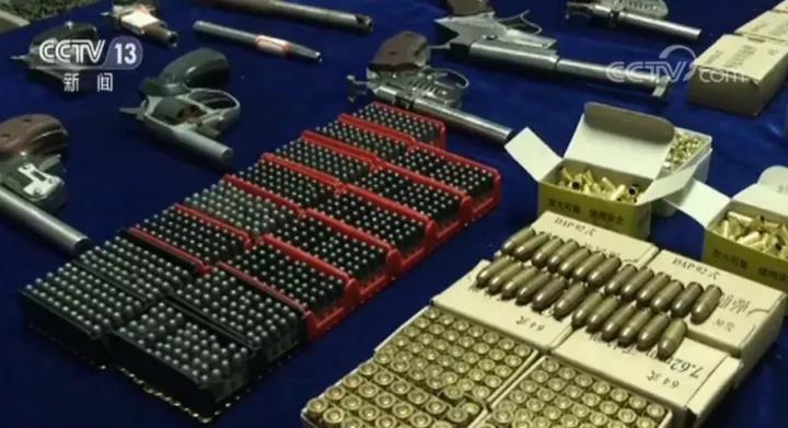 在枪支购买者中,一些买家从网上购买了使用过的制式子弹的弹头弹壳