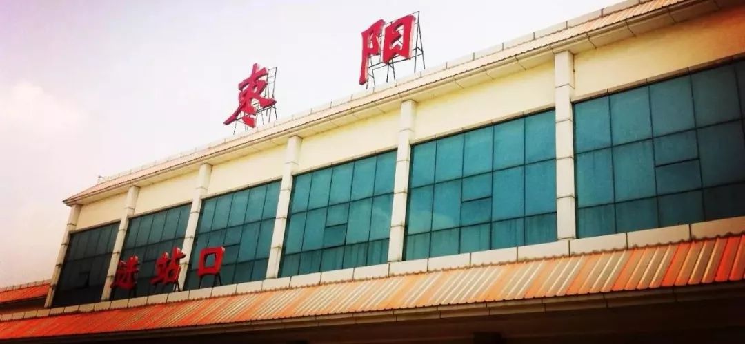 公路,沪蓉高速公路相通,距离襄阳机场仅30分钟车程,境内有枣阳火车站