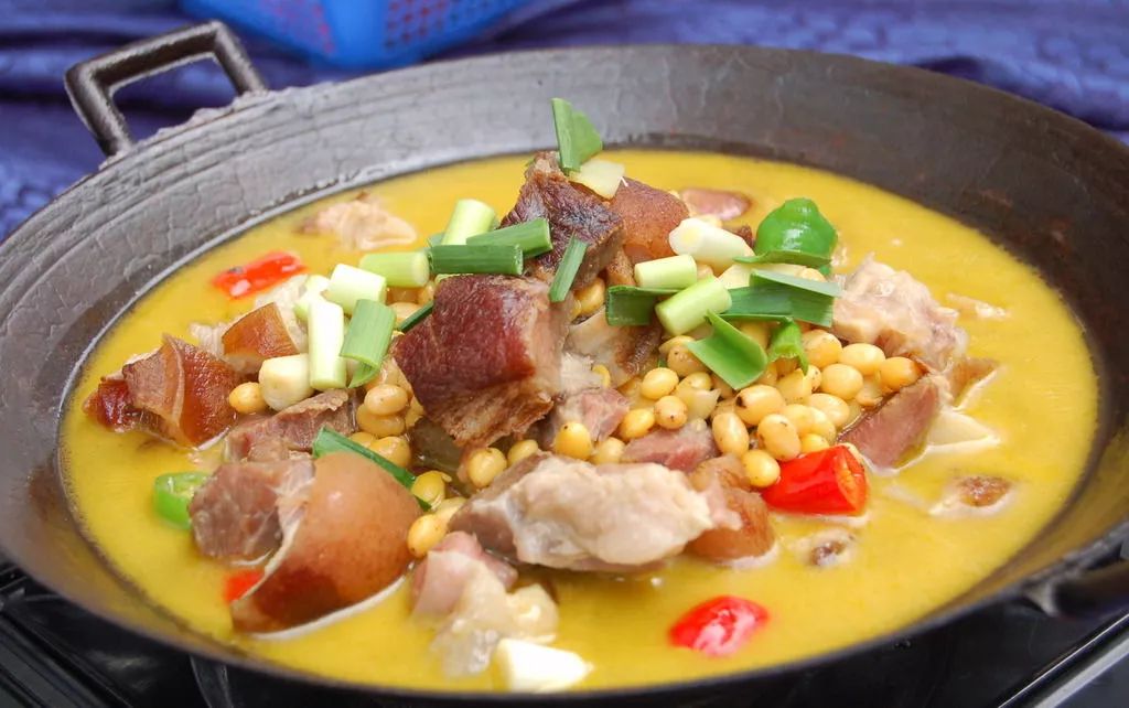 腊猪蹄炖野山菌▲腊鱼块天 门天门是自古被誉为" 三乡宝地",是闻名