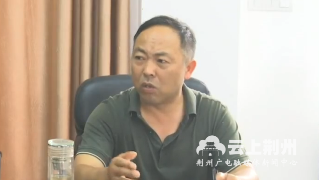 今年54岁的吉明东是松滋市刘家场镇三堰淌村党总支书记,曾当选湖北省