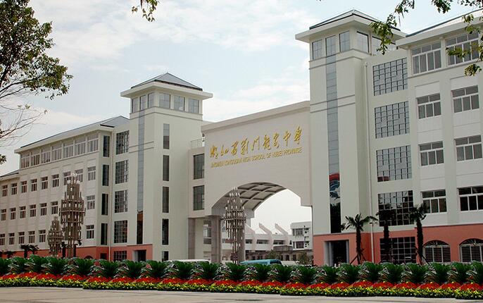 荆州中学:绛帐风华绵延不绝 文明校园展现风采黄冈中学:改革创新促