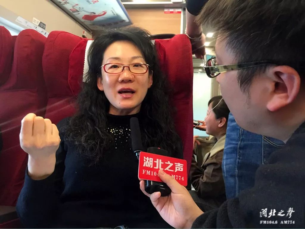 全国人大代表,省环保厅厅长吕文艳全国人大代表,中国航天三江集团设计