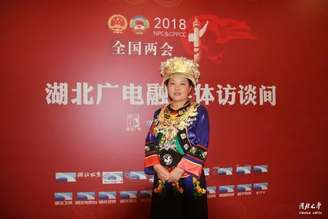 全国人大代表杨芳,是咸丰县清坪镇申李坝村村委会委员和村医,做了18年