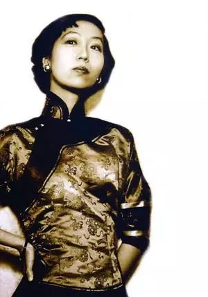 我将选择定格这一刻:一九四五年元宵节的黄昏,送走好友苏青后,张爱玲