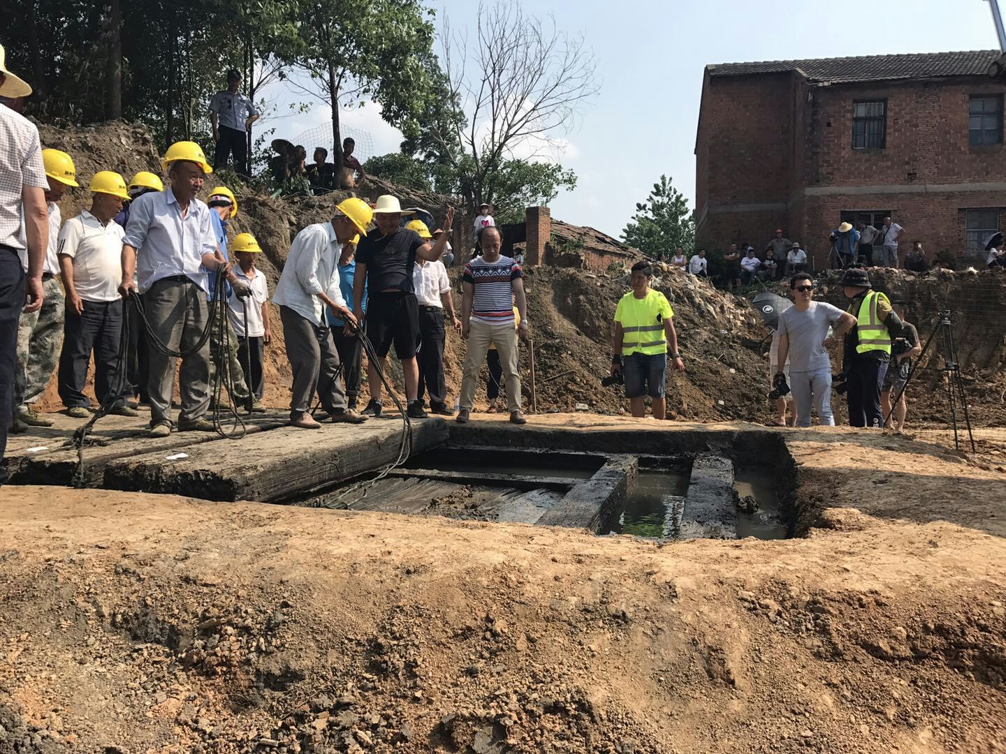 荆州博物馆对西汉古墓擂鼓台墓地29号墓考古发掘