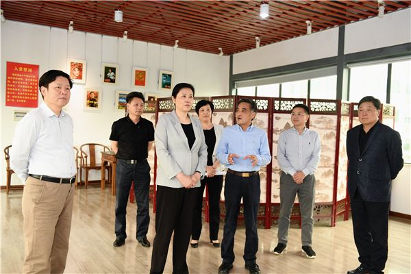 调研湖北画报社