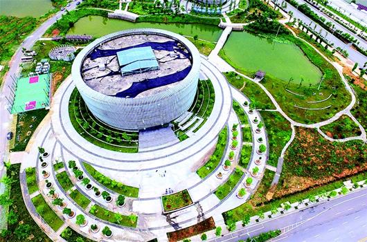 6月10日,空中俯瞰阳新县图书馆.