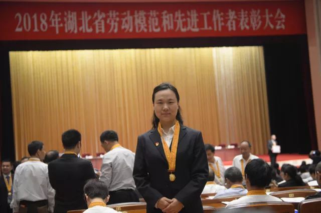 劳模故事十五冯艳初心耀电网匠心绘蓝图