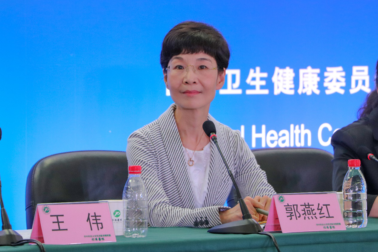 医管局副局长郭燕红在发布会上对湖北医疗技术的发展和成就表达了赞赏