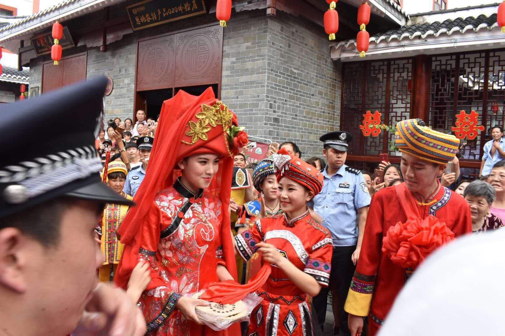 2018恩施土家女儿会开幕尽显土家民风民俗