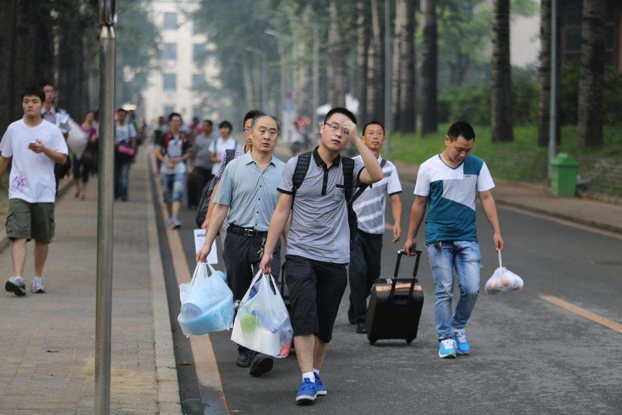 北青報拒絕家長陪同報到談不上是種獨立