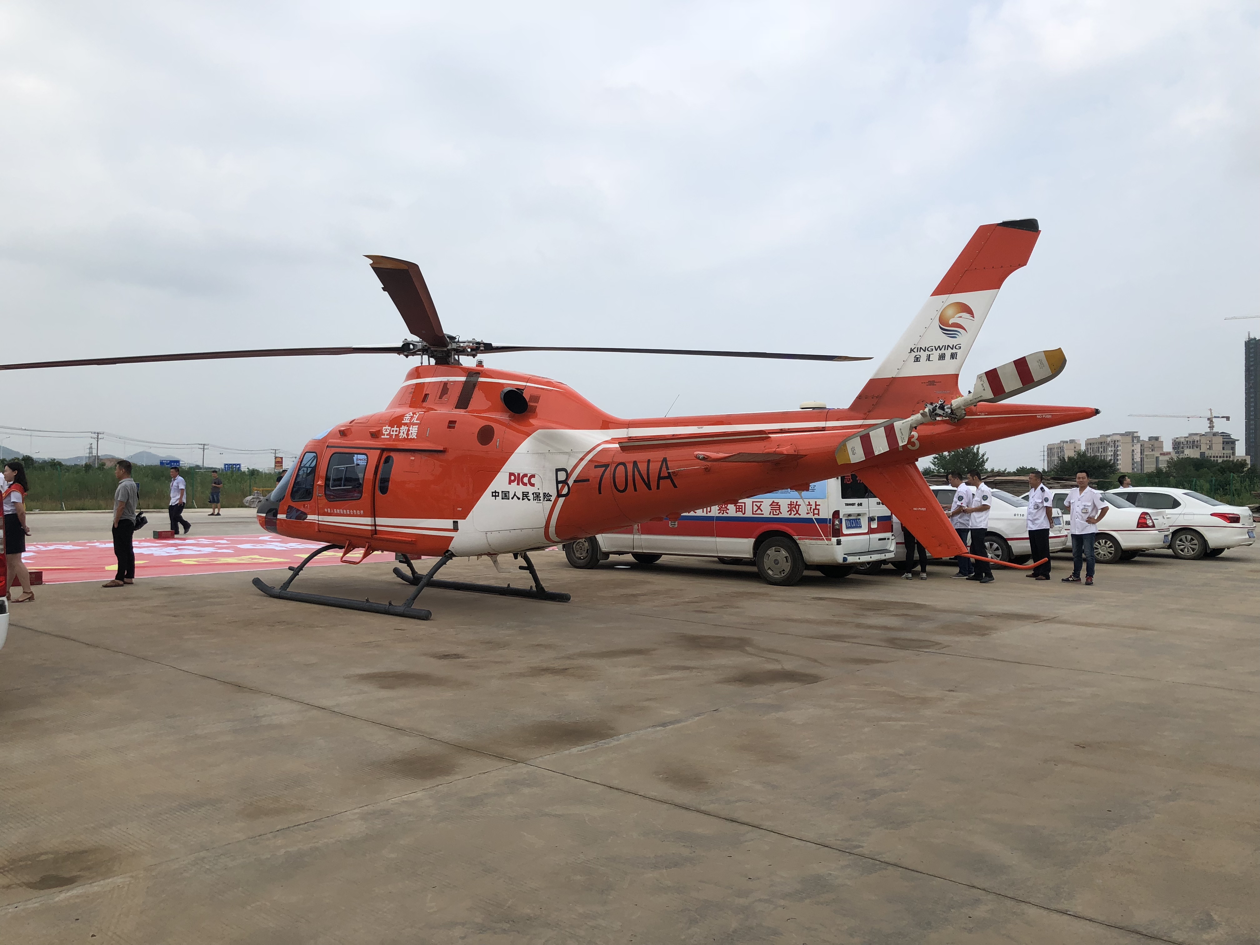 蔡甸新增直升机救援服务开展空中120紧急救援演练