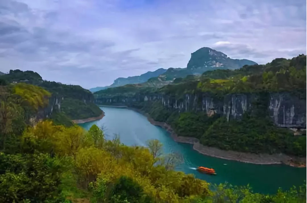 包括神武當景觀區,百公里地心遊覽區,月亮洞景觀區,武山湖景觀遊覽區