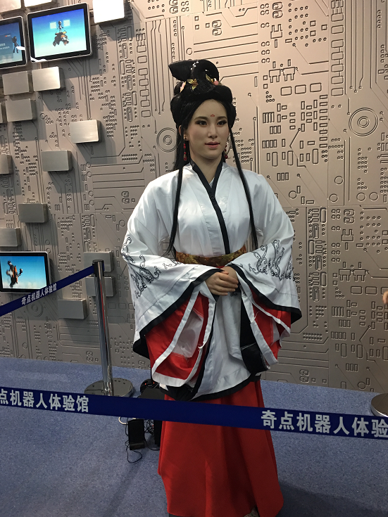 西施机器人除了王阳明,古代四大美女之一的西施也化身为机器人,与大家