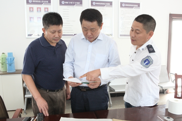 肖伏清强调做好前沿阵地非洲猪瘟的堵疫工作就是守住老百姓的钱袋子