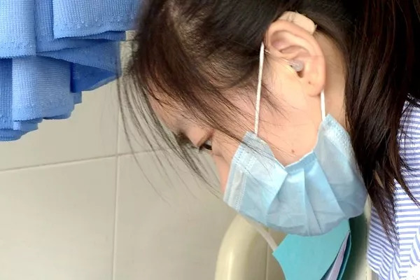 宜昌丨聋哑女孩黄炼娟:稚嫩双肩撑起一个风雨飘摇的家