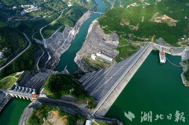 清江水布垭水电站通过国家竣工验收