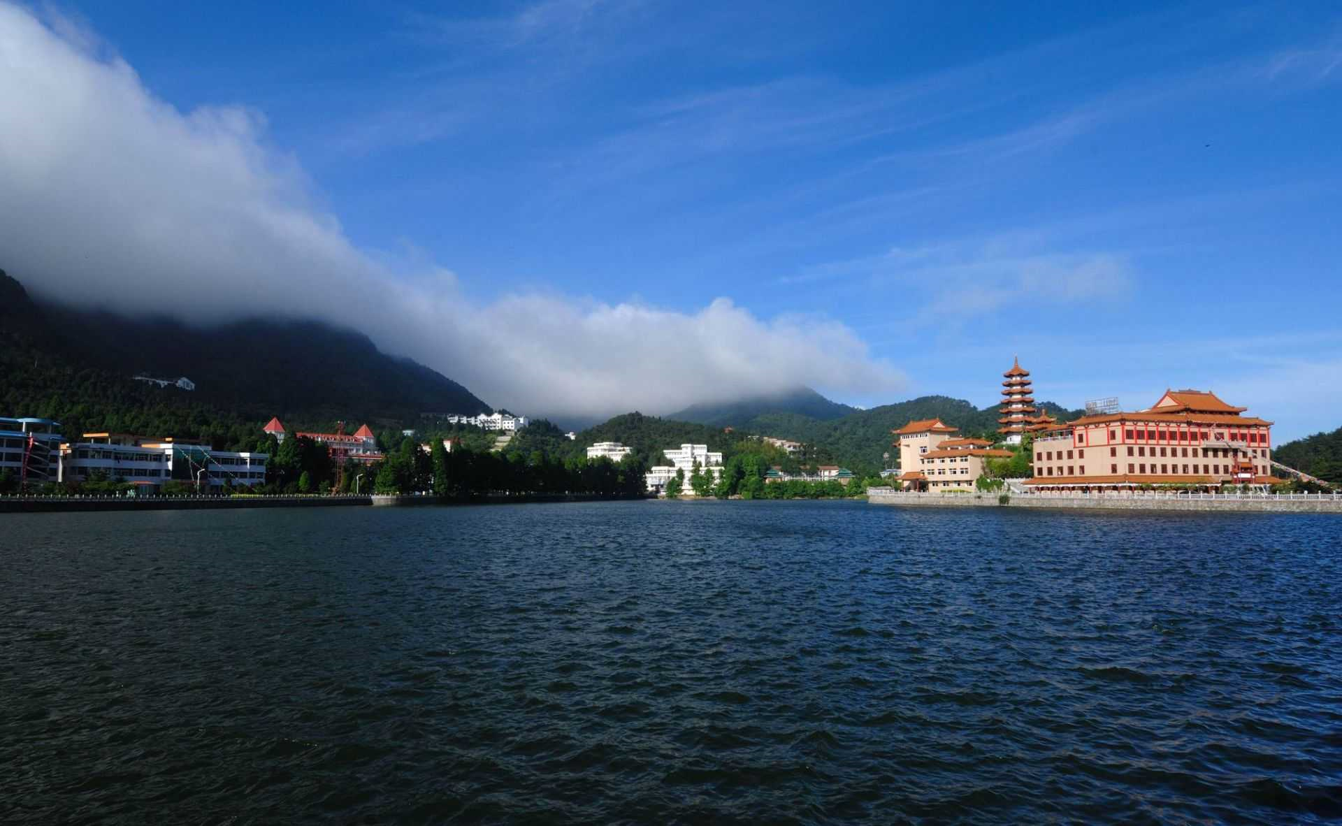 国家级地质公园,国家级4a级旅游景区,位于湖北省东南部通山县境内