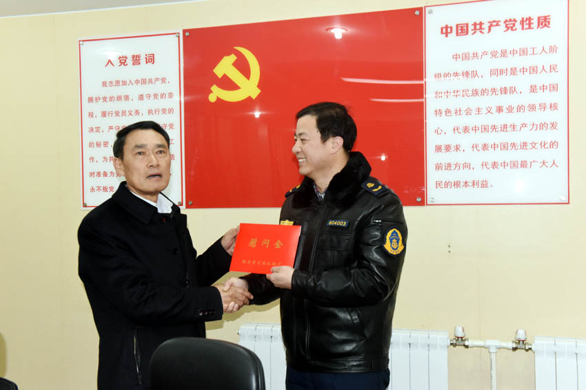 王本举看望慰问专家劳模代表