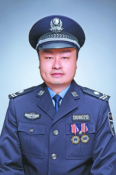 從滅火英雄到輔警機長 武漢第二屆