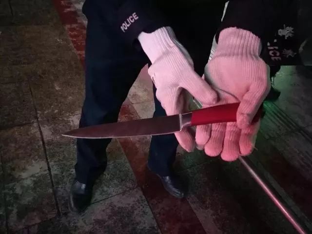 我是局长你把刀放下惊险瞬间湖北这位公安局副局长空手夺刀