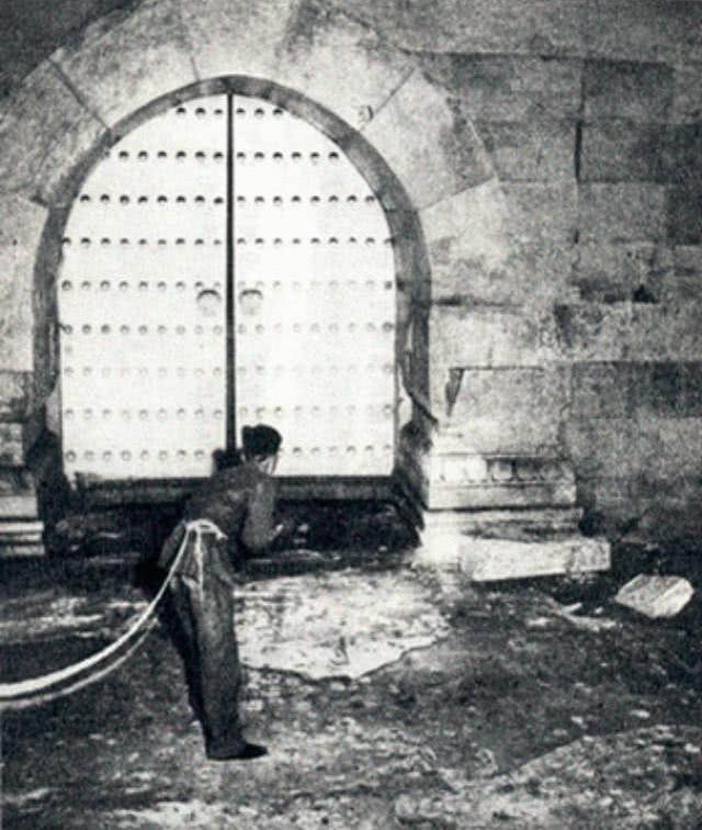 【大揭秘】定陵金刚墙打开,为何会喷射出一股黑色浓雾?