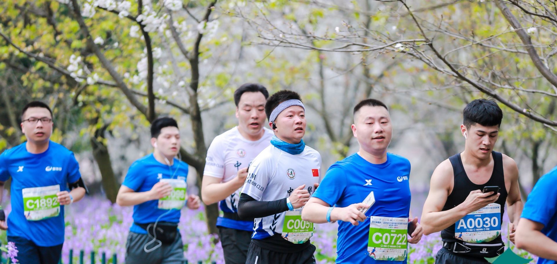 第二屆大學生櫻花馬拉松在武漢東湖綠道開跑