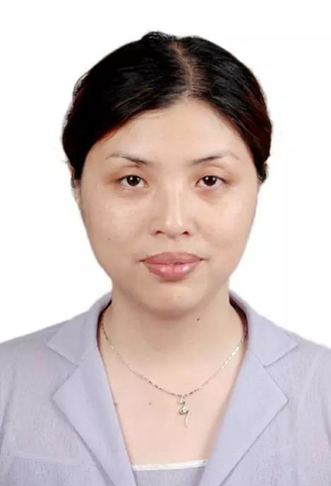 在汉江雅口航运枢纽工程建设指挥部,大伙都亲切地称呼谢红为"红姐".