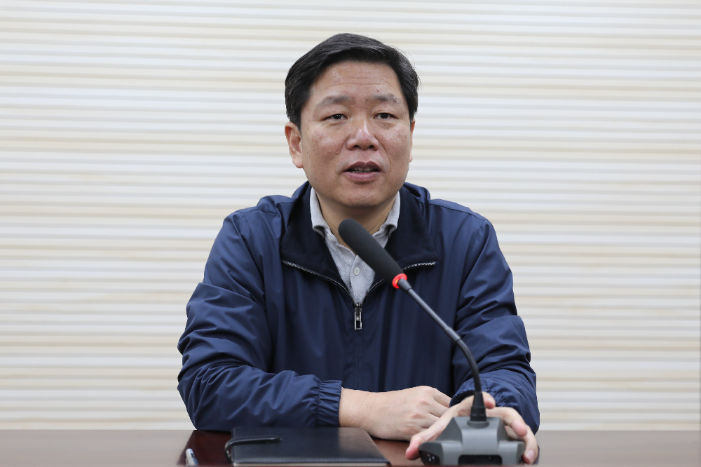 省委宣传部副部长,省广播电视局党组书记,局长邓务贵同志参加收听收看