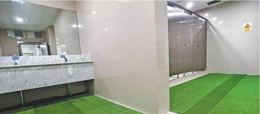 2016年开始,武汉地铁启动厕所升级改造.