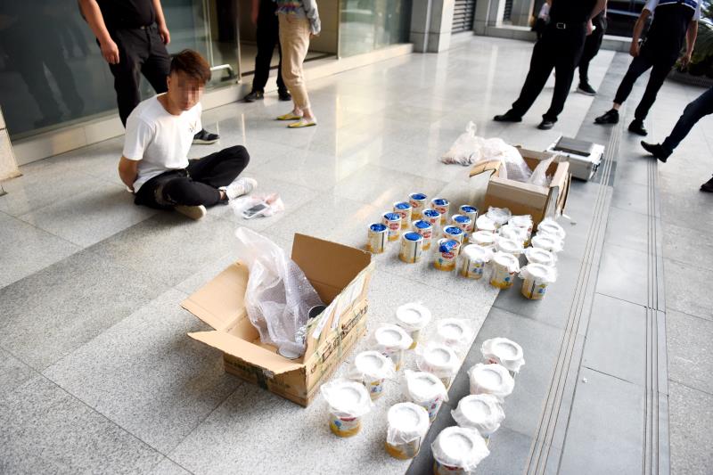 奶粉罐藏毒20公斤从云南快递到武汉江岸警方破获一起特大毒品案