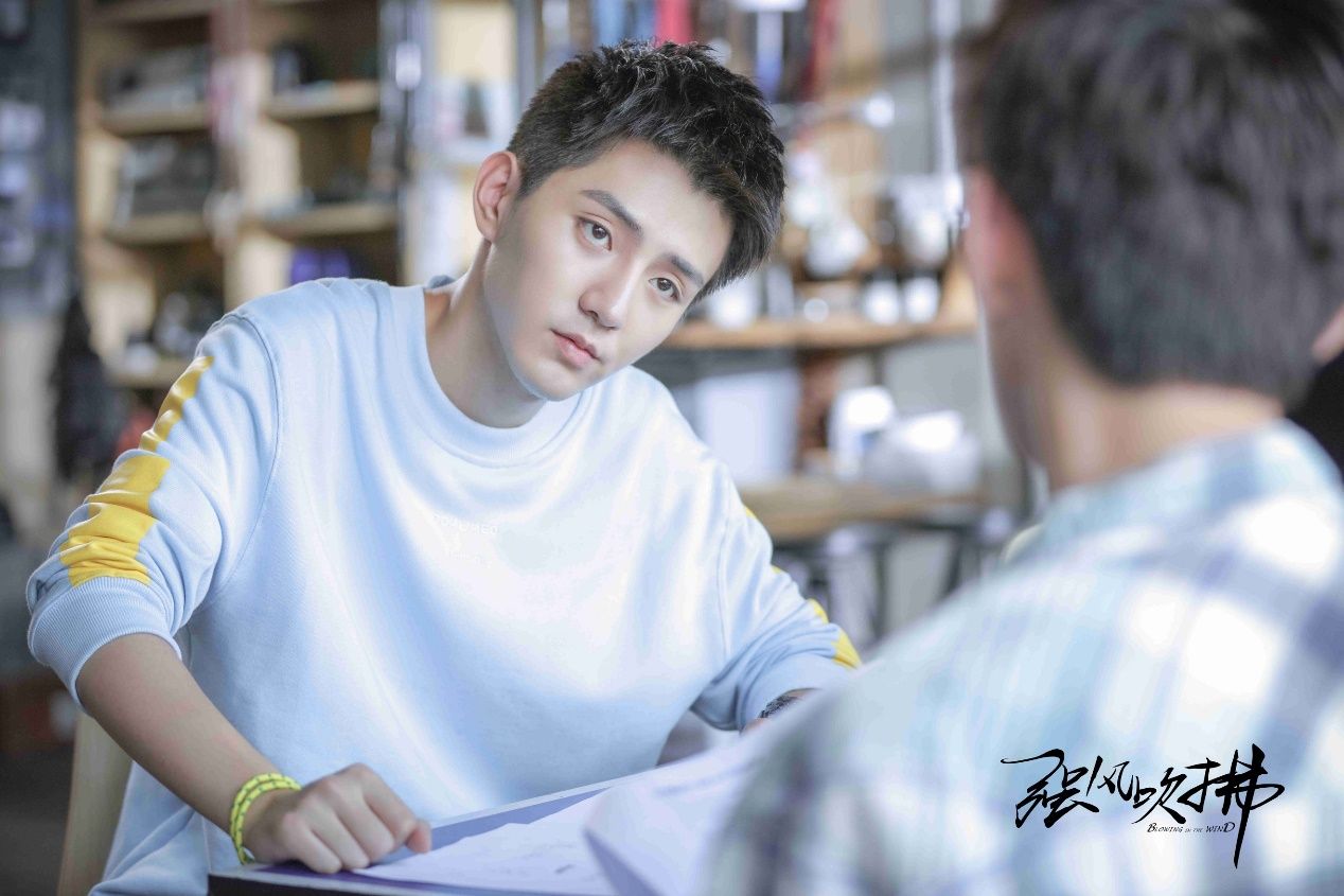 由邢昭林,李凯馨,高承一等主演的青春剧《强风吹拂》日前正在优酷独播