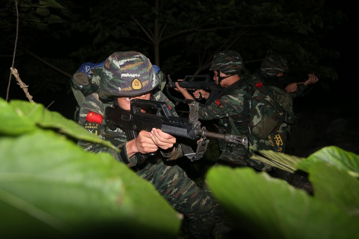 24小時晝夜無眠,湖北武警特戰隊員穿越