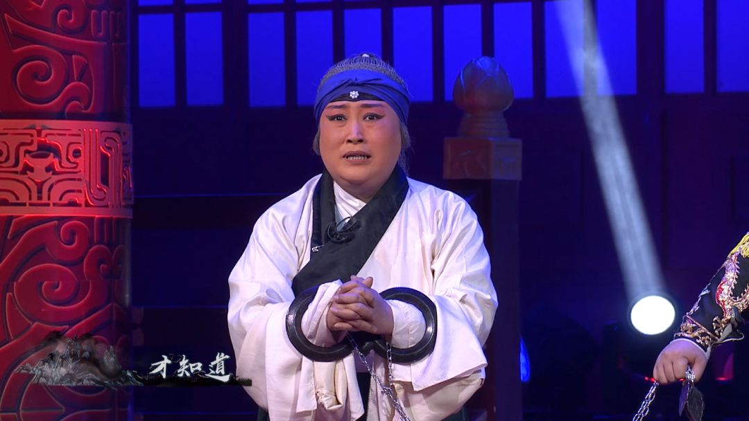 为了弘扬京剧老旦艺术,吕昕还通过电视为大众教授京剧《钓金龟》,《行