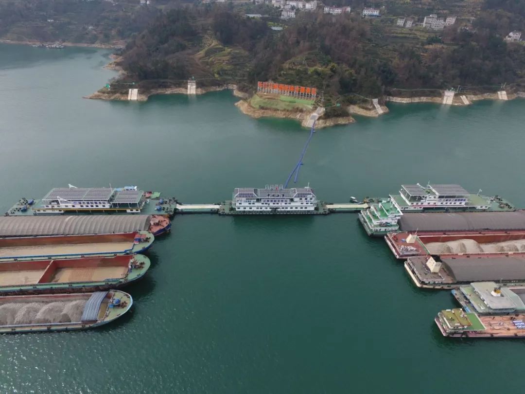 三峡枢纽过闸船舶一年五万多艘次100安检