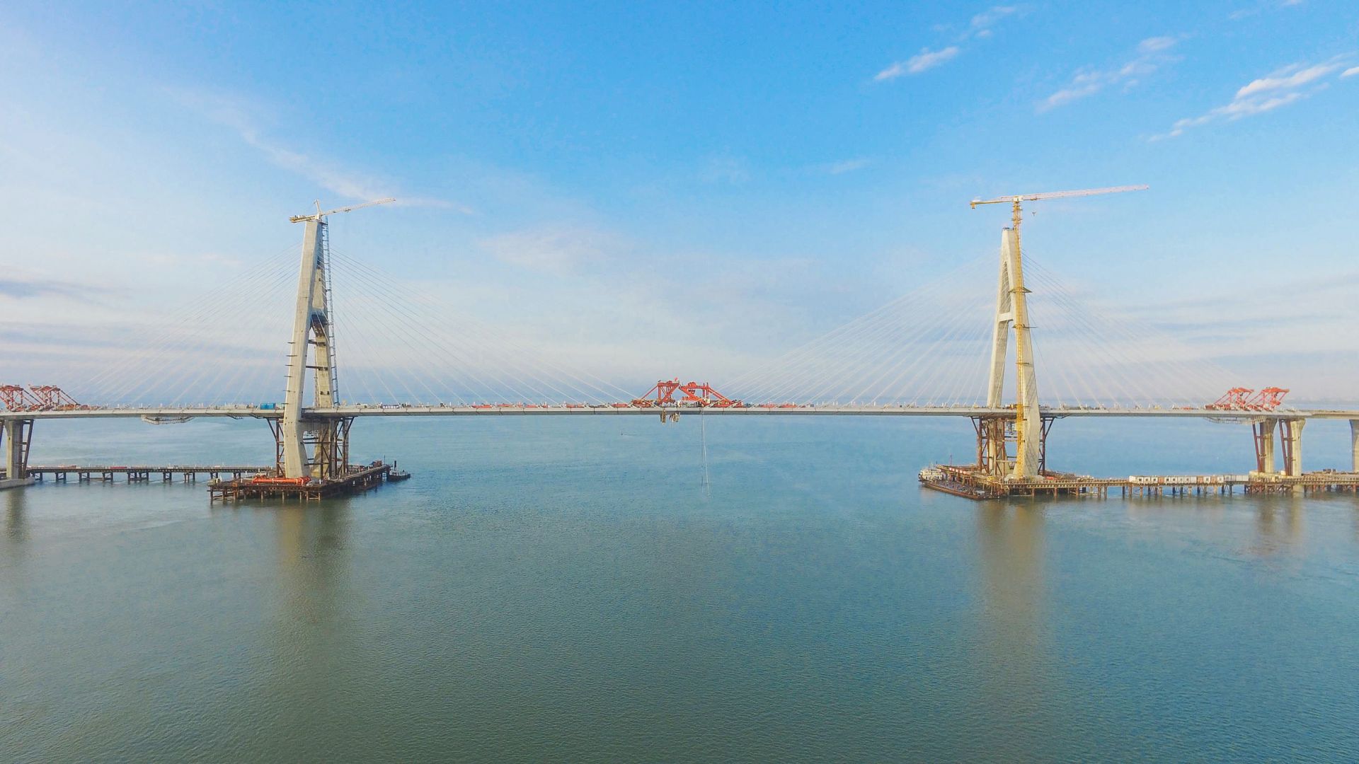 湛江第一长跨海大桥成功合龙