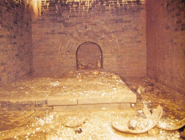 【大揭秘】梁庄王墓既然没有被盗,为何墓室门口会出现现代毛巾?