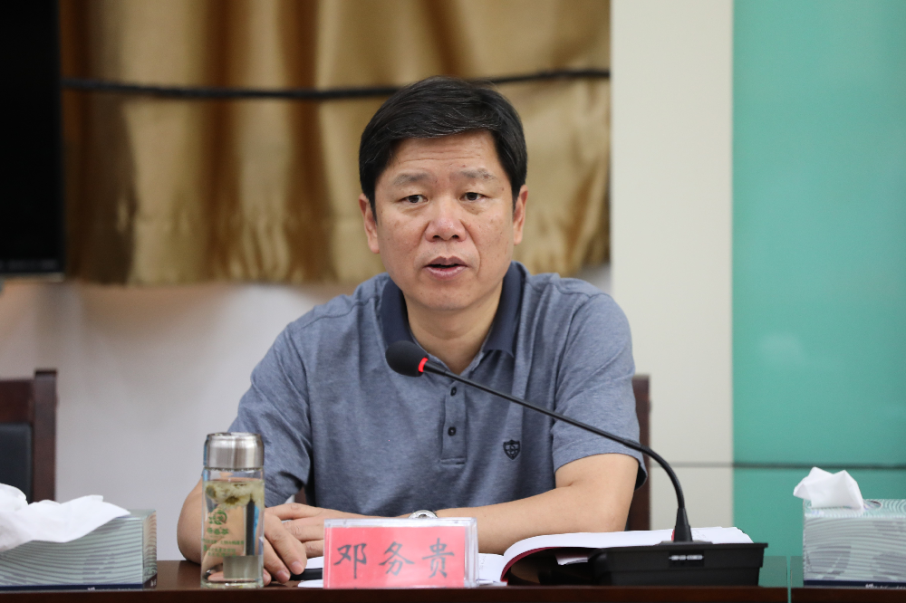 省委宣传部副部长,局党组书记,局长邓务贵同志就加强和改进调研工作