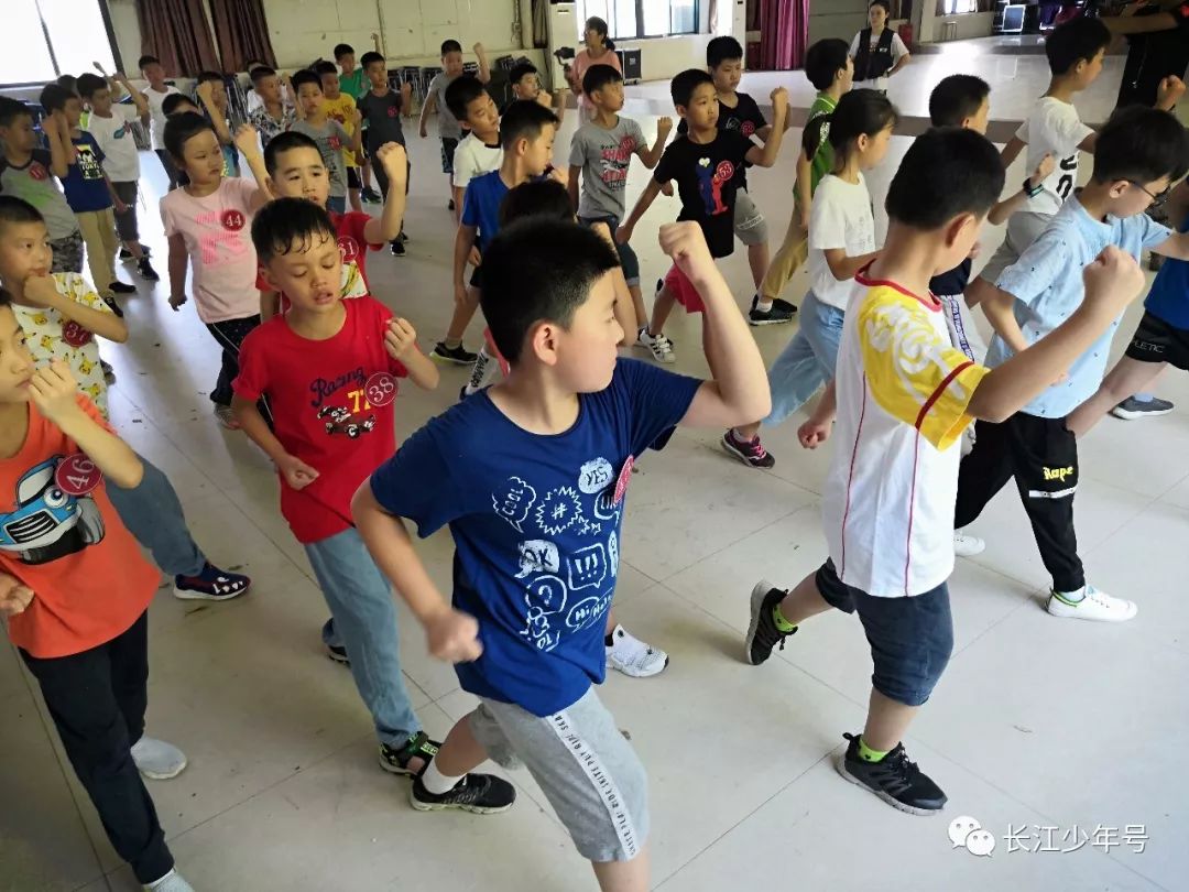 真人cs大作战擒拿格斗有窍门消防演习收获多小萌军营速报day2