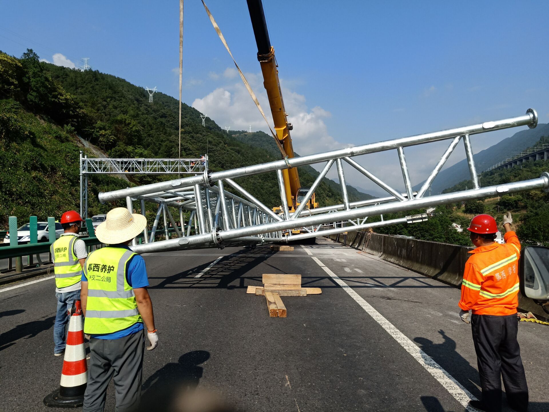 鄂西管理处所辖g50沪渝高速鄂西段,s68三峡翻坝高速,g42沪蓉宜巴高速