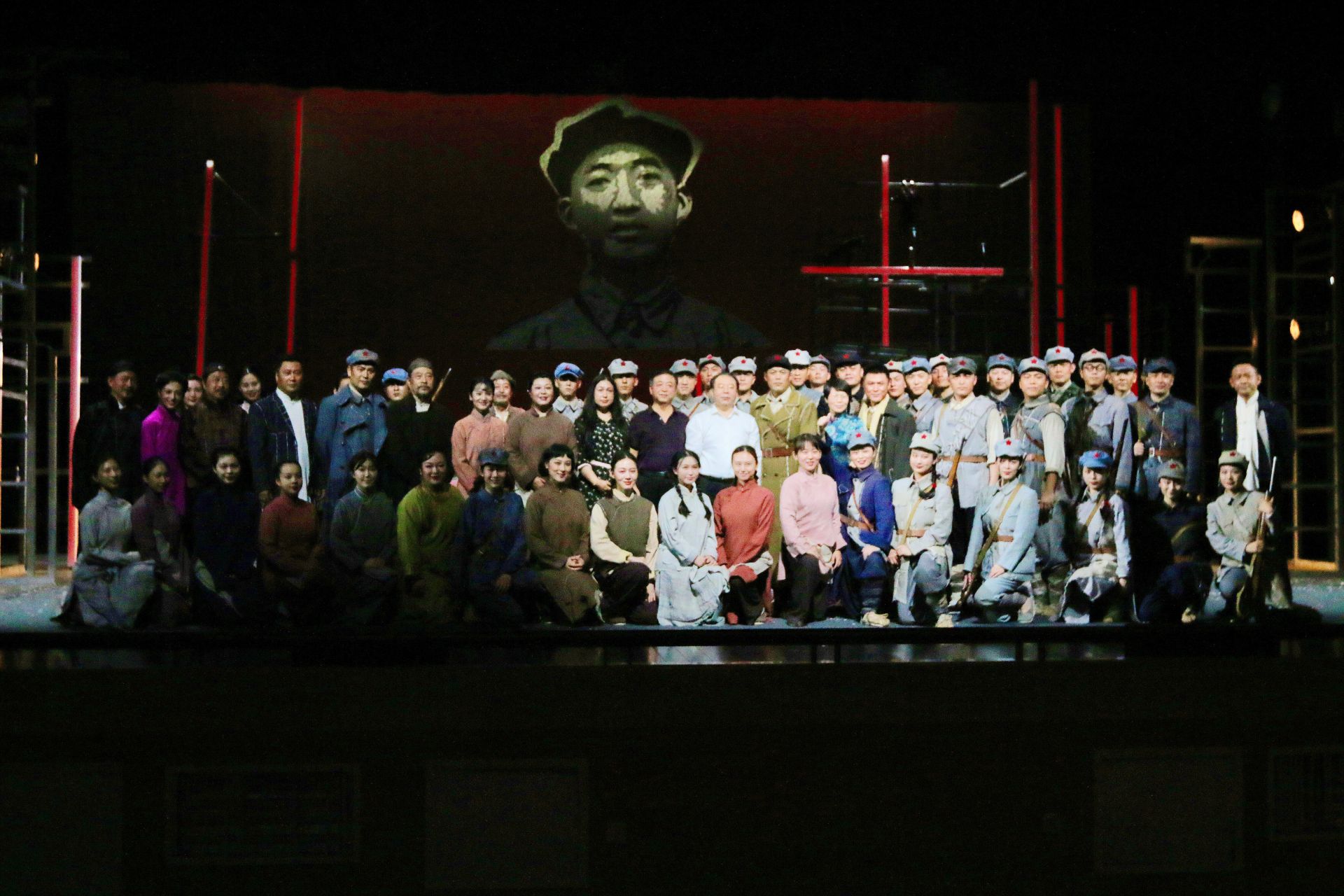 湖北大型革命史诗话剧一心向党亮相第五届全国话剧优秀新剧目展演季