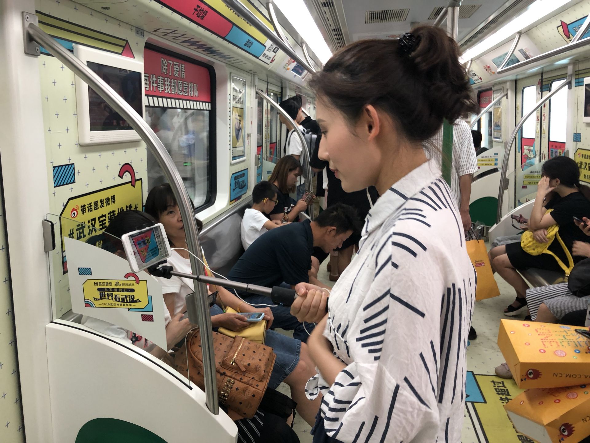 地铁车厢变身城市博物馆武汉地铁嘉年华让市民感受江城风采