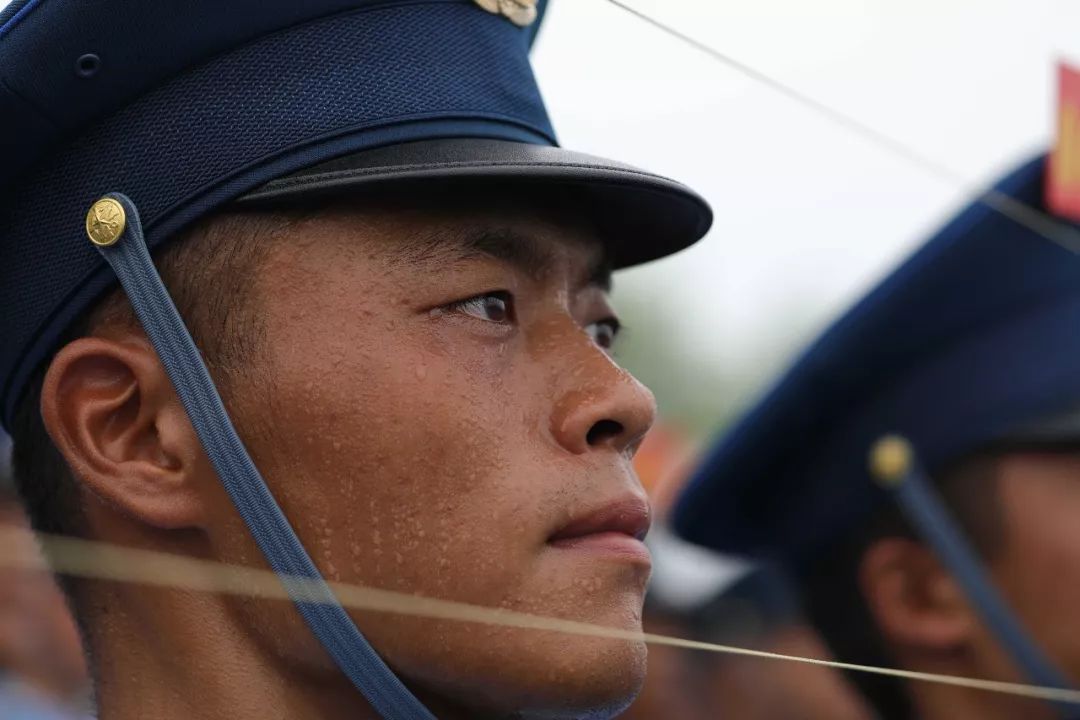 看完这名湖北16岁女孩的阅兵观后感!网友:长江后浪推前浪