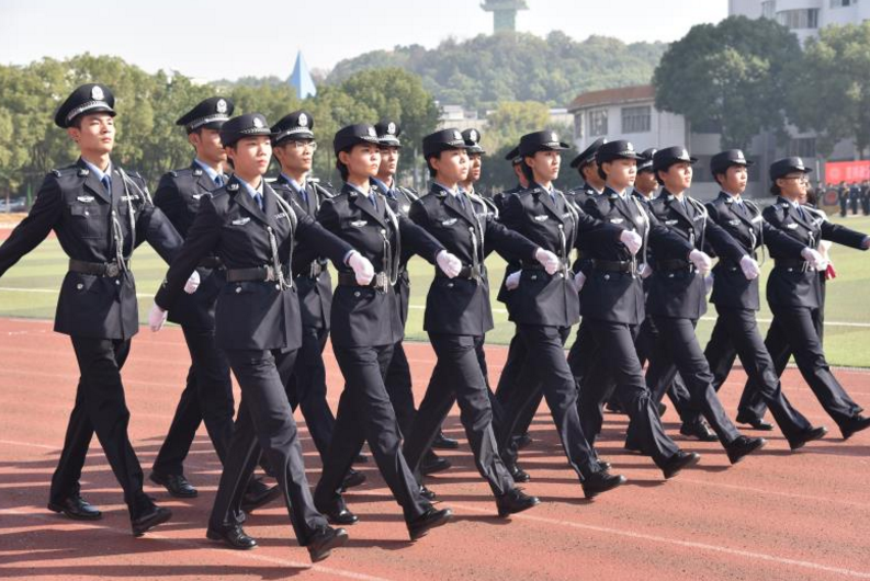 武汉警官职业学院校服图片