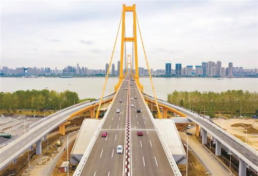 杨泗港长江大桥最美观光步道成市民瞰江打卡地