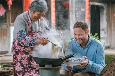 外国人拍中国美食必打卡四川